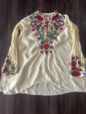 Johnny Was butter yellow Embroidered Peasant Blouse with Floral Accents